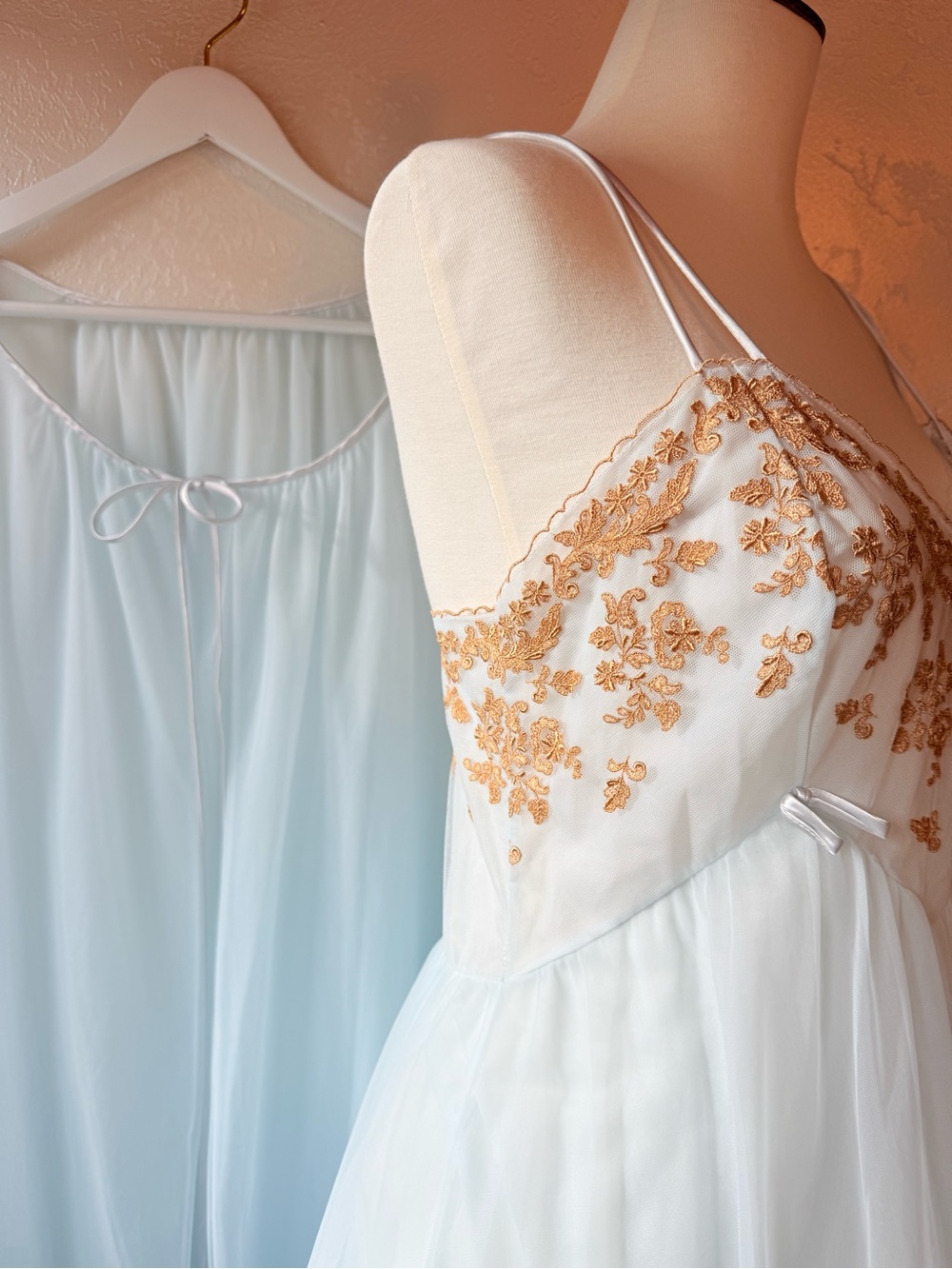 Vintage 1950s Vanity Fair Peignoir Set Pale Blue & Gold Embroidered Small - Picture 10 of 17